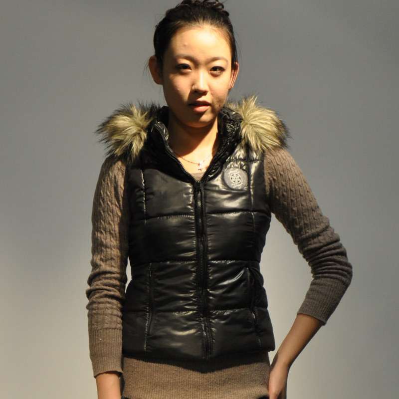 Feelie韩版时尚<em>女款带帽毛领</em>棉<em>马甲</em>FW12427