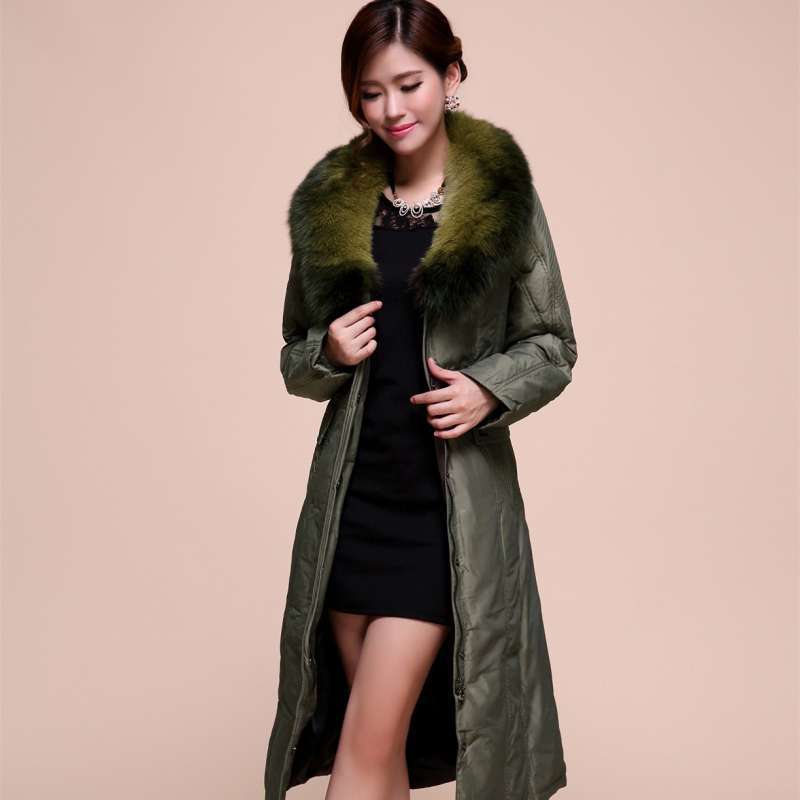 春潭<em>羽绒服</em> 2013新款<em>超大码女</em>秋冬装 修身中长