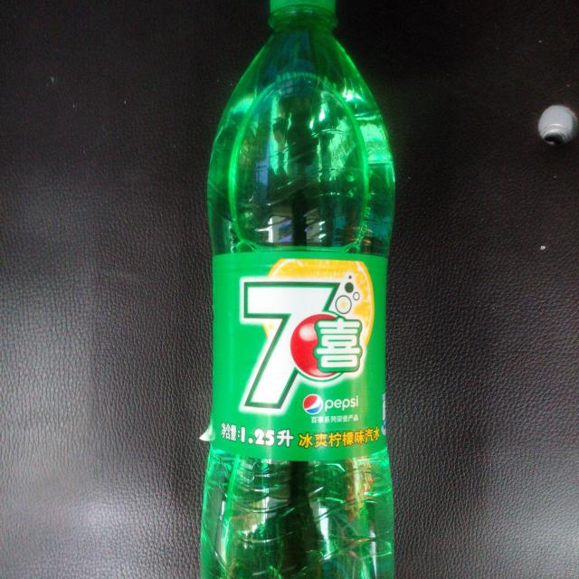 食品保健/酒水饮料 饮料饮品 碳酸饮料 七喜柠檬味汽水1.