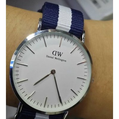 2、 DW手表的尼龙表带，**取下来看看。为什么会这样？有什么办法吗？
