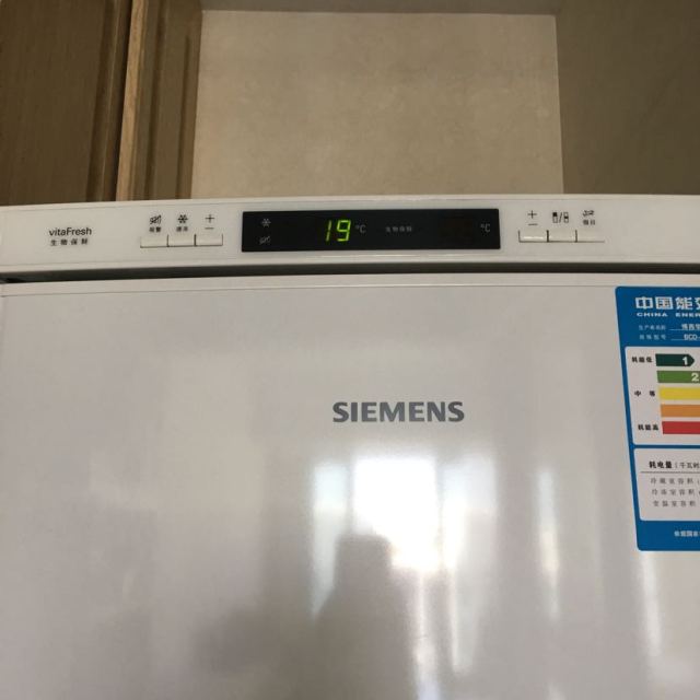 西门子siemensbcd218kk22f0012w218升三门冰箱白色