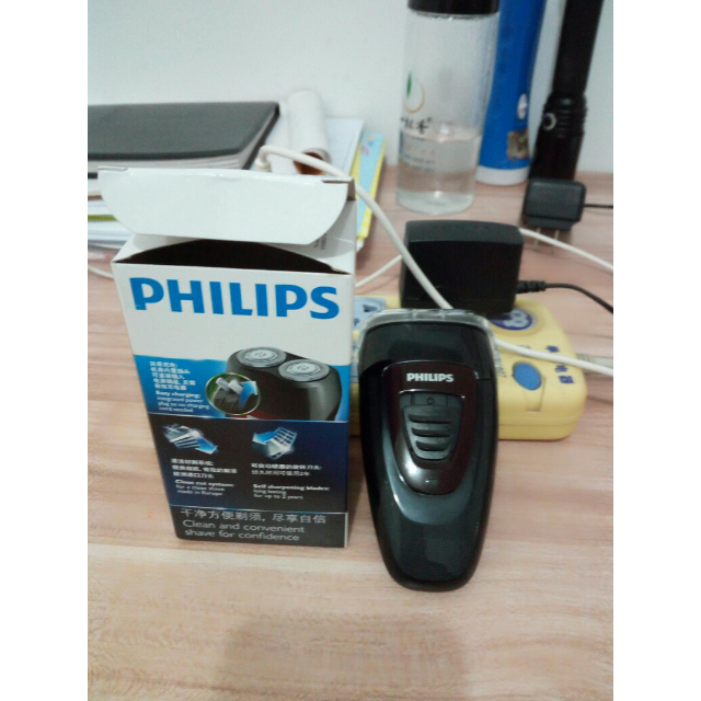 飞利浦(philips)电动剃须刀刮胡刀pq182 旋转浮动双刀头充电式刀头