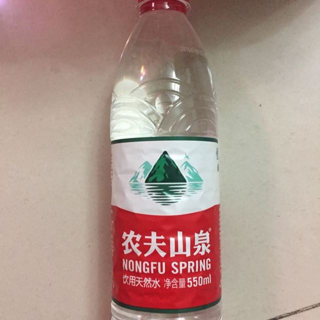 > 农夫山泉天然水550ml量贩装(12瓶/包)商品评价 > 大冷天的辛苦快递