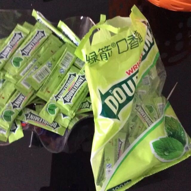 > 绿箭口香糖原味薄荷300g商品评价 > 每次买吃的都上苏宁易.