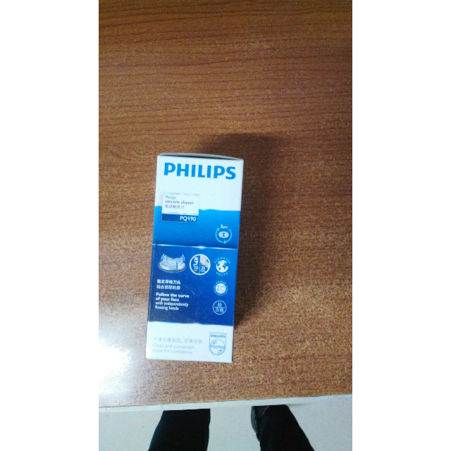 飞利浦(philips)男士 充电式 双刀头 电动剃须刀 pq190