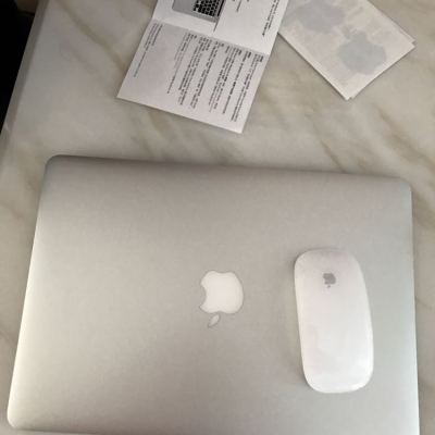 Apple MacBook Air 13.3英寸笔记本电脑(I5 8G
