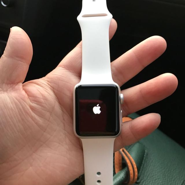 apple watch sport series 1 智能手表(38毫米银色铝金属表壳搭配白色