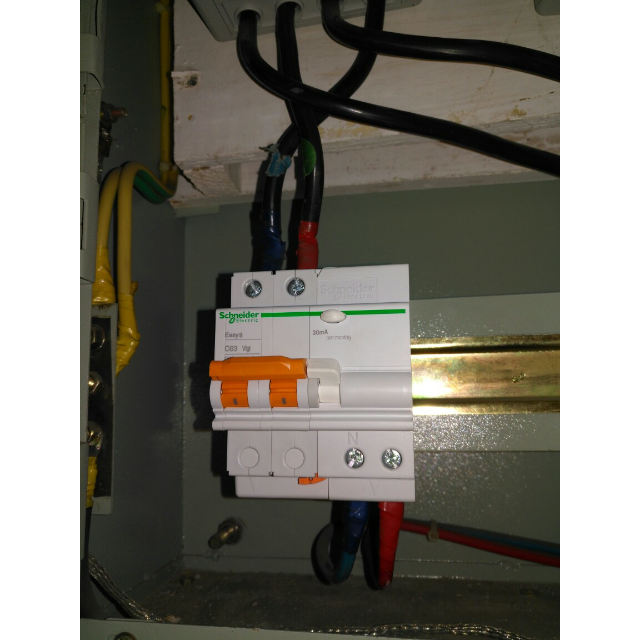 施耐德断路器 家用漏电保护空开总开e9系列2p63a带漏保空气开关
