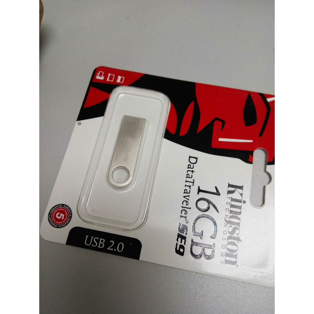 金士顿(kingston)dtse9h 16gb 金属u盘 银色亮薄 新老包装随机发货