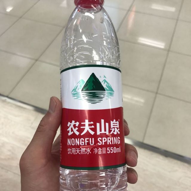 农夫山泉天然水550ml24箱装饮用水