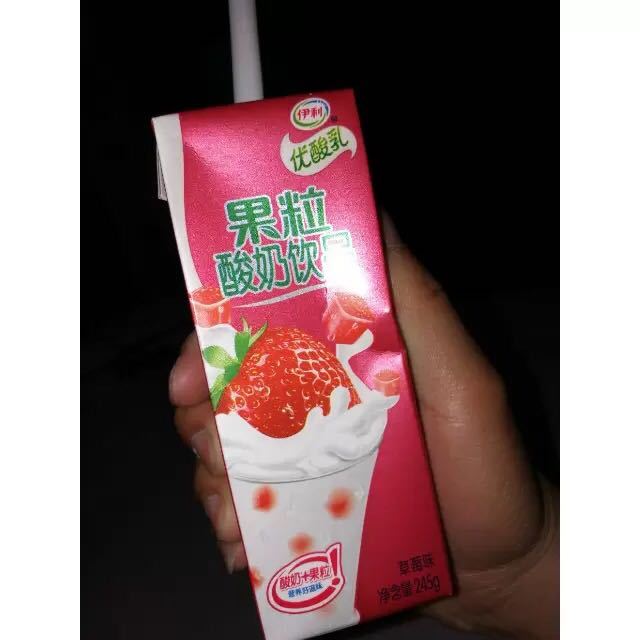 伊利果粒优酸乳草莓味酸奶牛奶饮品245g12盒箱