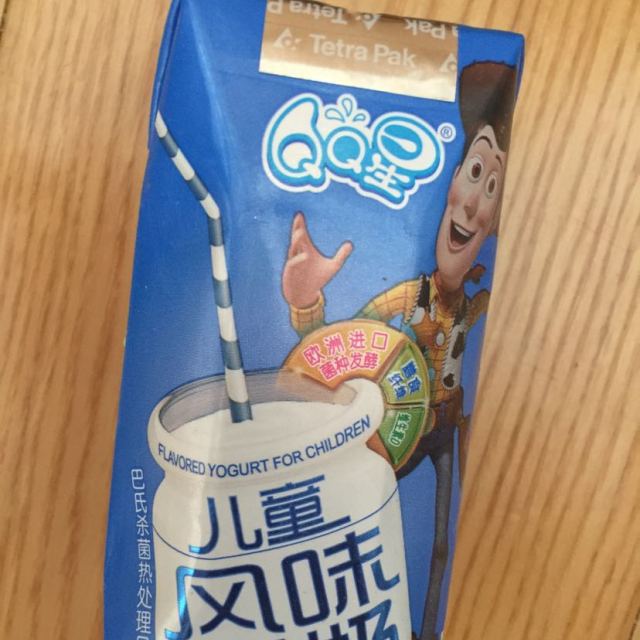 > 伊利qq星儿童风味酸奶205g*12商品评价 > 囤货,儿子喜欢喝,4.