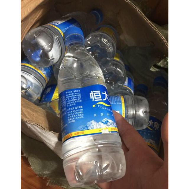 > 恒大冰泉矿泉水500ml*24瓶/箱商品评价 > 包装破损,所有瓶子都.