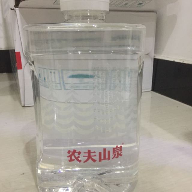 > 农夫山泉饮用天然水(适合婴幼儿)1l*12箱装商品评价 > 这款水只有