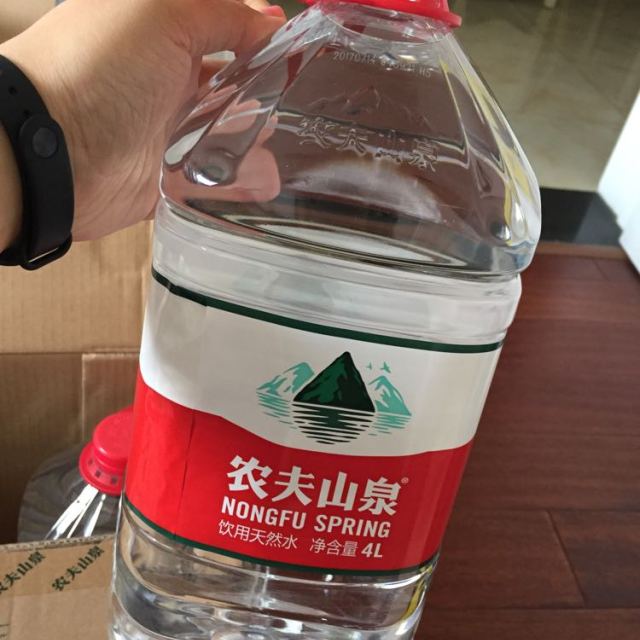 > 农夫山泉天然水4l*6整箱 家庭用水商品评价 > 一直再喝农夫山泉,第.