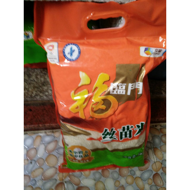 福临门 丝苗米 5kg/袋大米漏气了,要多煮一会儿-苏宁