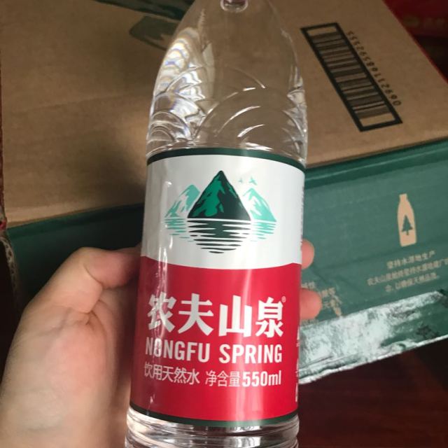 农夫山泉天然水550ml24箱装饮用水