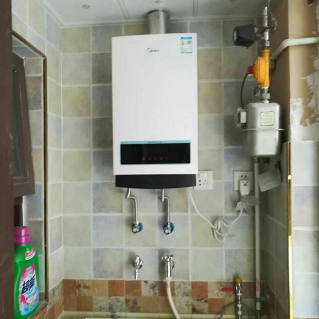 美的厨房热水器