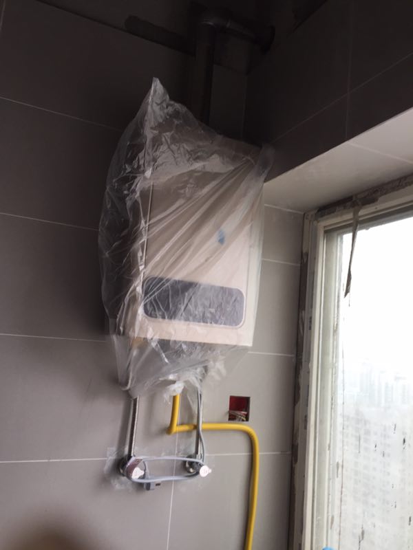 热水器不错出热水快.安装师傅态度很好,服务到位,认真仔细.