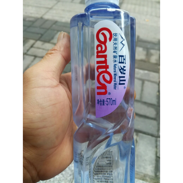 > 百岁山 饮用天然矿泉水570ml*24瓶商品评价 > 满意