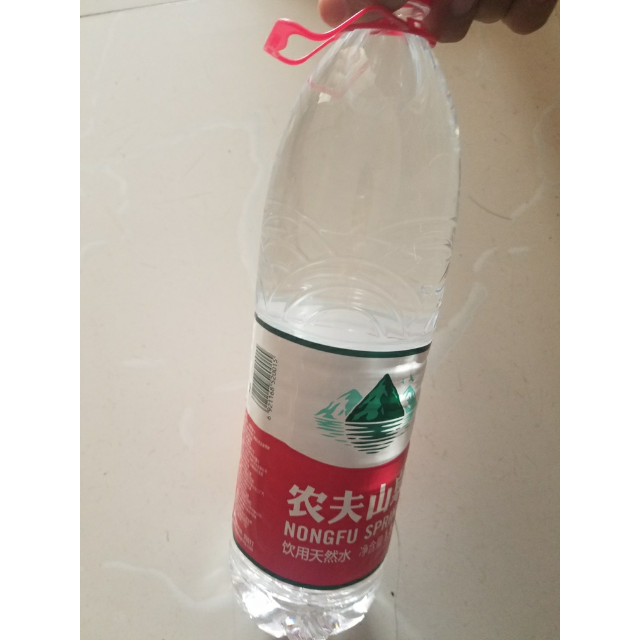 农夫山泉天然水550ml24箱装饮用水