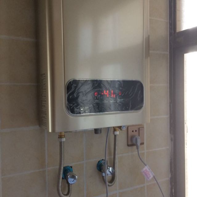 > 海尔(haier)16升燃气热水器jsq31-16wd5(12t)商品评价 > 安装师傅很