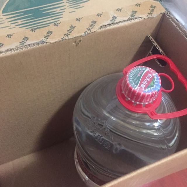 > 农夫山泉天然饮用水5l*4 整箱装商品评价 > 很好