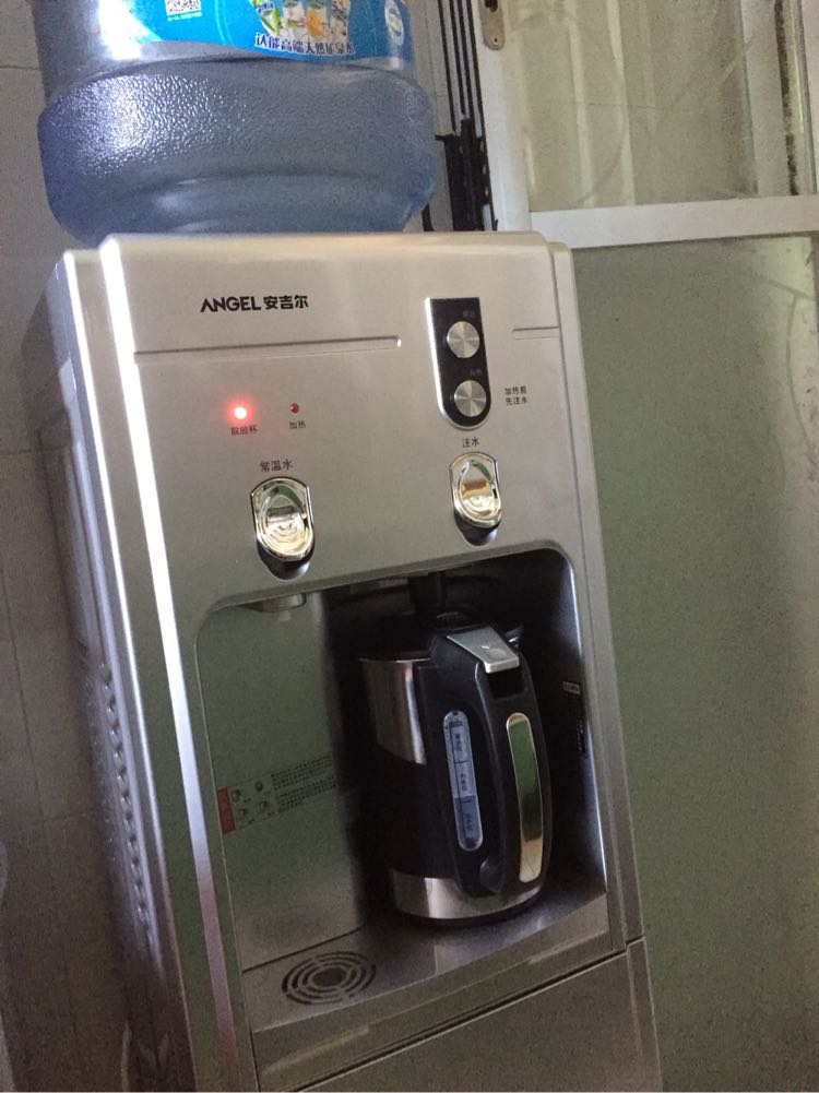 安吉尔饮水机的水壶