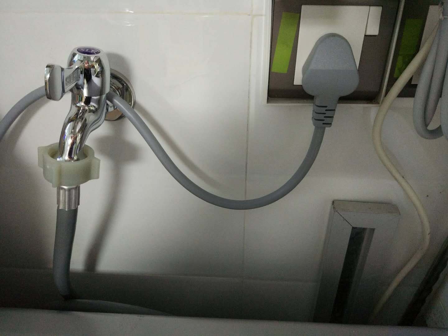 beko滚筒洗衣机启动后不向洗衣滚筒中加注水.