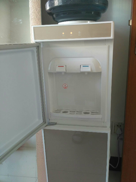 美的(midea)立式饮水机myr920s-w家用双门柜式温热型饮水机晒单图