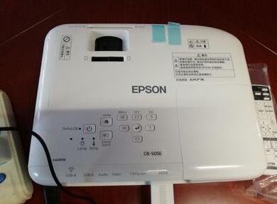 爱普生(epson)cb-s05e商务办公投影机 教学会议投影 家用高清投影仪