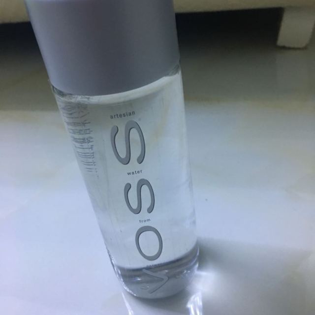 > voss 芙丝饮用天然泉水(不含气)st 330ml 塑料瓶 挪威进口饮用水