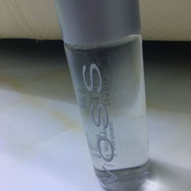 > voss 芙丝饮用天然泉水(不含气)st 330ml 塑料瓶 挪威进口饮用水