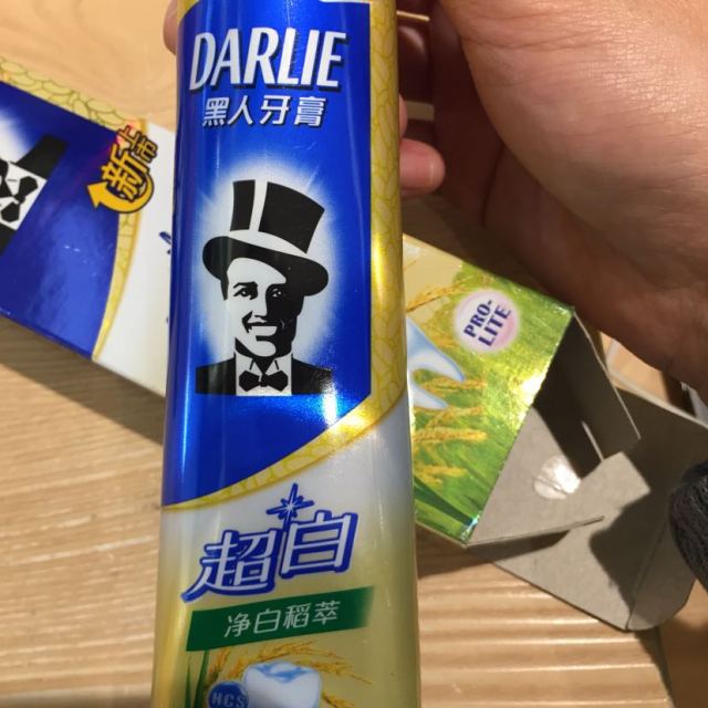 > 黑人(darlie) 超白净白稻萃牙膏140g商品评价 > 净白稻粹的味道很