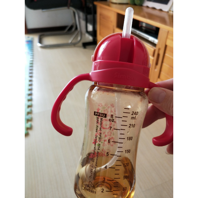 喝水用了这个杯子再也不用因为喂水发愁了,一下子喝了40毫升水太好了