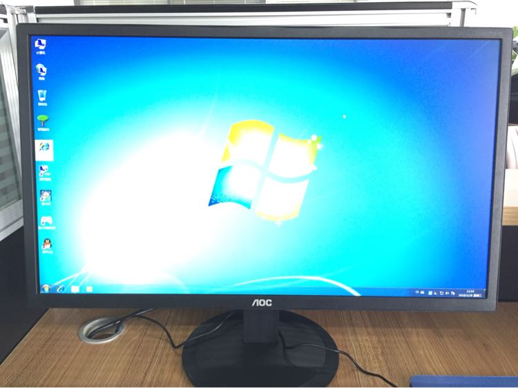 笔记本接双屏显示_笔记本接显示器闪屏_笔记本闪屏 外接显示器不闪