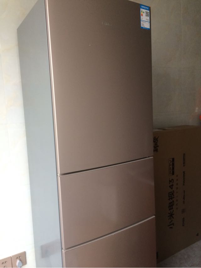 美的(midea)bcd-215wtm(e) 215升三门冰箱 风冷无霜 金色家用节能静音