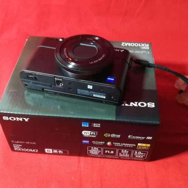 索尼(sony) dsc-rx100m2 数码相机 黑卡2 约2020万像素 3英寸显示屏