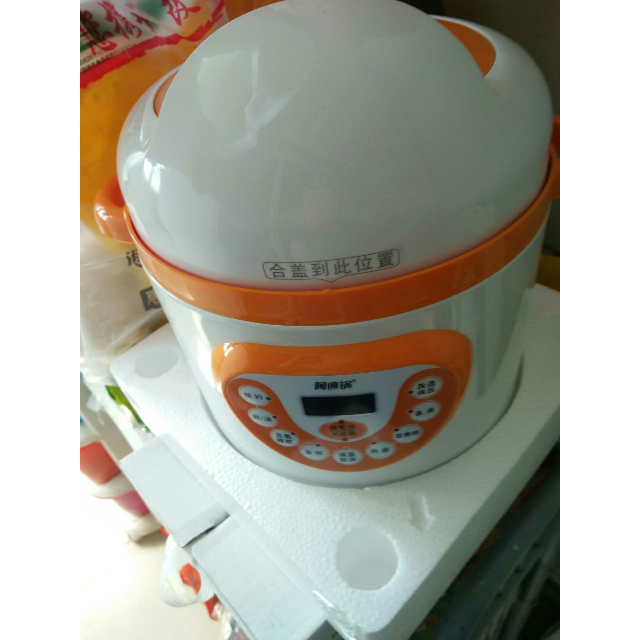 1***3这个锅买的有原因,其实一直以来都想买一个电压力锅,可是我吃过亲戚家用电压力锅做的肉,我觉得只是熟了而已,不好吃,不入味!加上对压力锅有偏见,觉得危险!老妈后来跟我推荐阿迪锅,说好用,入味!我也观望了好久,终于下手!特地做了两次来评价!上次炖的排骨,时间没掌握好,藕放的迟了,耽误一些时间!没拍照就光盘了!这次做的红烧肉土豆加虫草花!按系统设置肉类的时间,15分钟!出锅肉刚刚好!不是很烂那种!喜欢烂的可以自己加时间!真的是方便好用!唯一一点就是开盖的时候还有人工泄压一定要当心不要烫着!