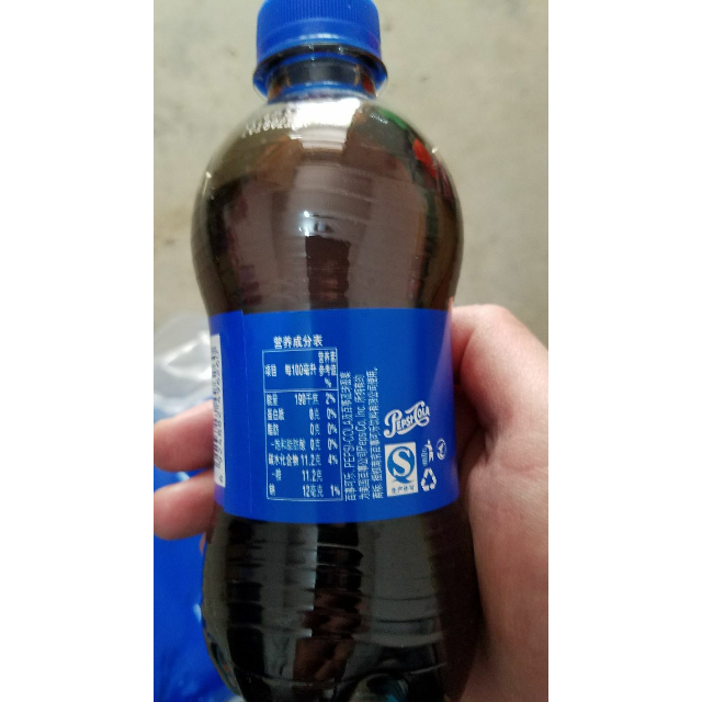 > 百事可乐 可乐型汽水330ml*12瓶塑包 碳酸饮料商品评价 > 日期很新