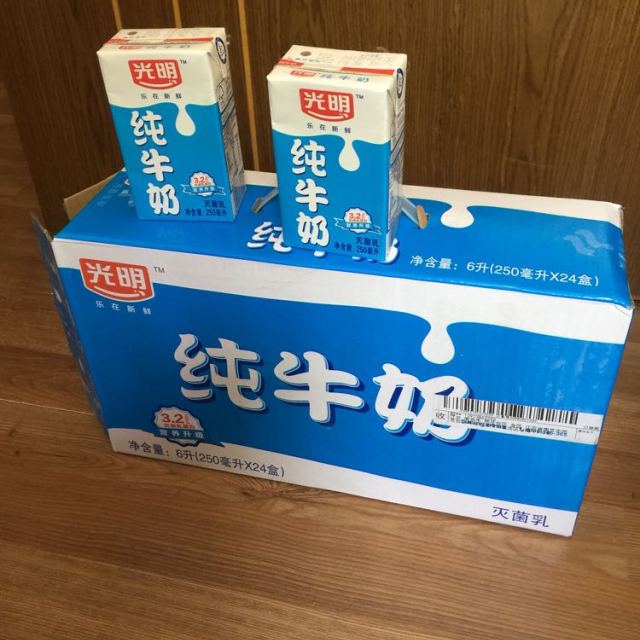 光明(bright)纯牛奶 小白奶 全脂奶 250ml*24盒装商品评价 > 光明牛奶