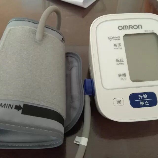 欧姆龙(omron)电子血压计 hem-7124 家用上臂式全自动