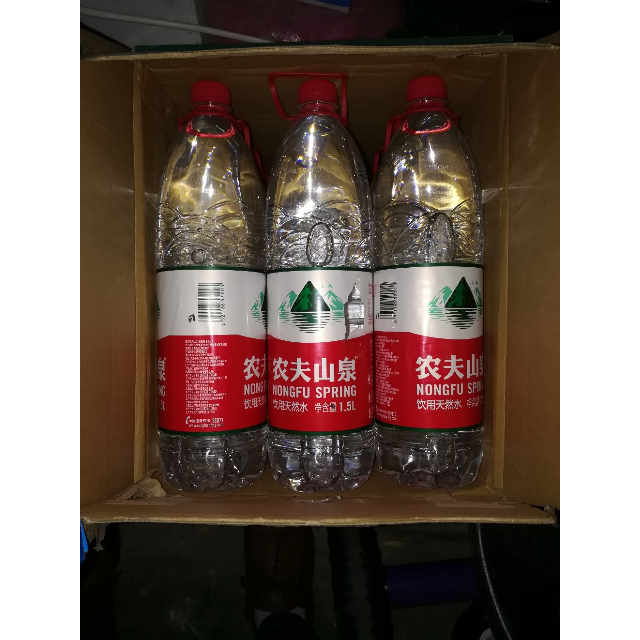 > 农夫山泉天然水1.