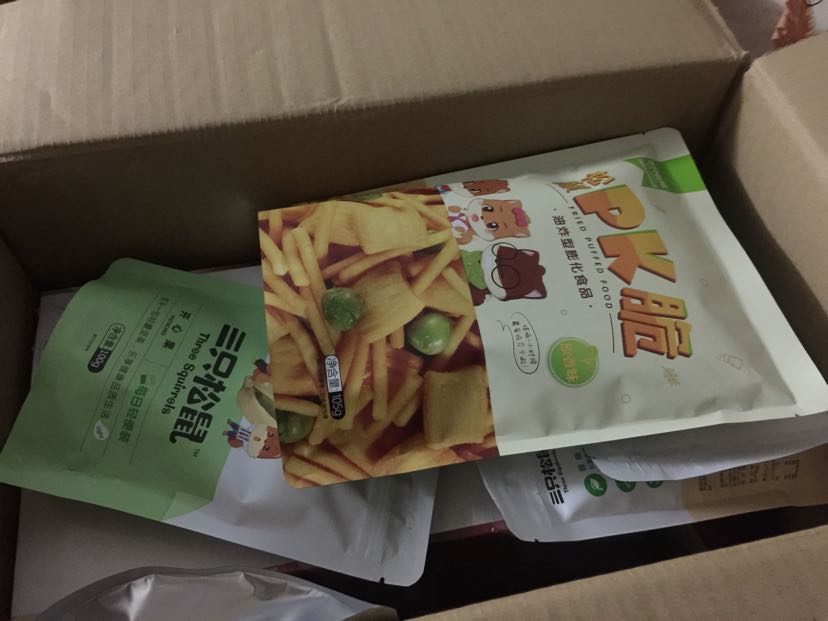 【三只松鼠_松鼠pk脆105g袋】零食膨化休闲食品什锦童年小吃晒单图