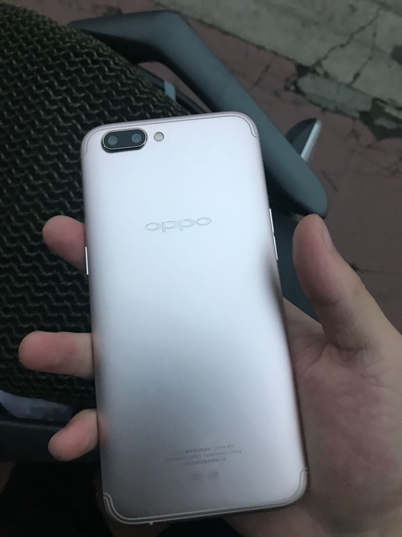 oppo oppor评价  高价低配 ***玩意  装这几个软件就卡死 2017-11-24