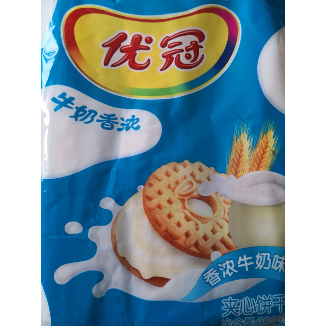 优冠牛奶特浓夹心饼干香浓牛奶味390g袋休闲零食饼干亿滋出品