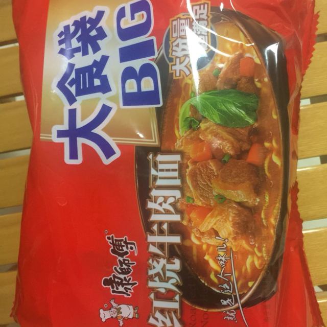 康师傅大食袋红烧牛肉面五连包居家旅行通宵熬夜宅男必备方便面方便