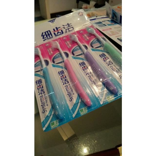 > 狮王( lion ) 细齿洁精巧牙刷四支装商品评价 > 买了一堆,炭能量和