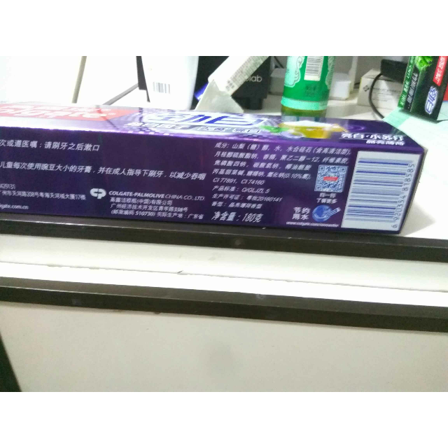 > 高露洁(colgate)劲白小苏打牙膏180g商品评价 > 日期有点近还有一年