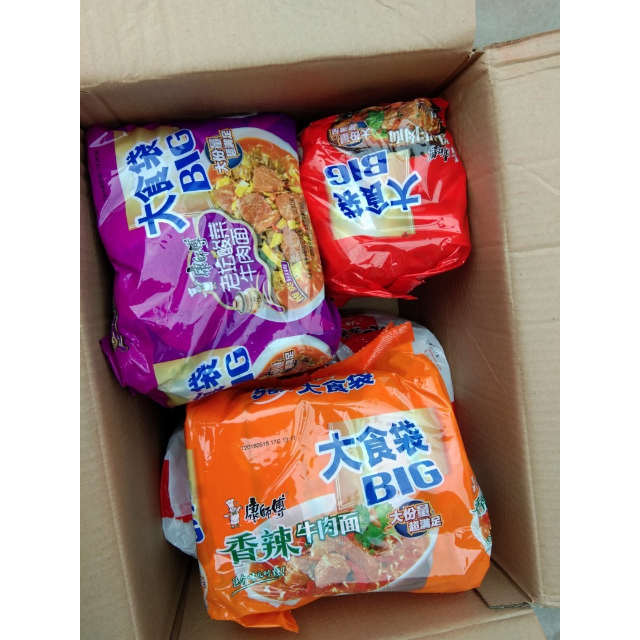康师傅大食袋老坛酸菜牛肉面五连包居家旅行通宵熬夜宅男必备方便面